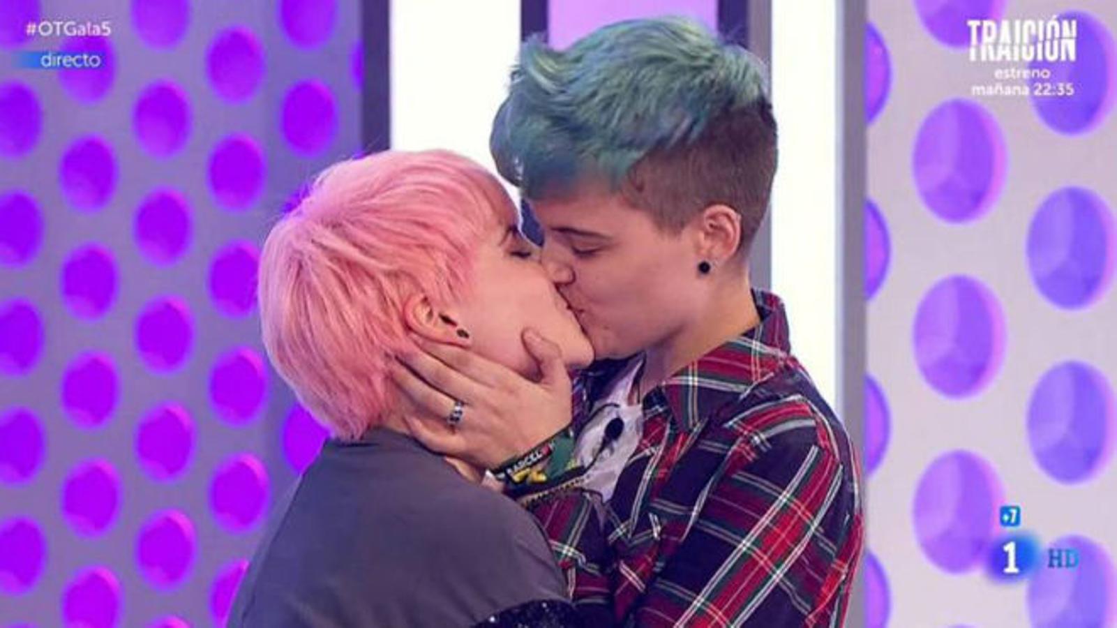 Gala 5: Antes de conocer que era la expulsada, Marina besó a su novio.