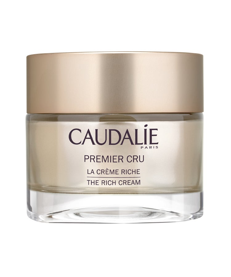 La Creme Riche Premiur Cru de Caudalie. Concebida para pieles secas, esta crema hidratante está enriquecida con ácido hialurónico, y proporciona una suavidad inmediata. (99,10€)