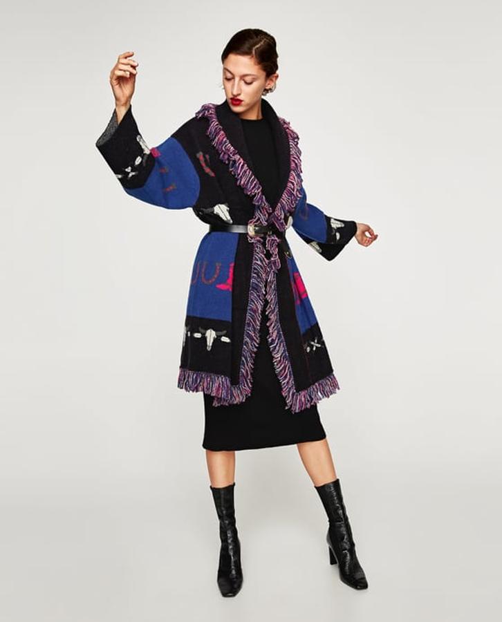 Chaqueta de estilo étnico de Zara. Precio: 29,99 euros.