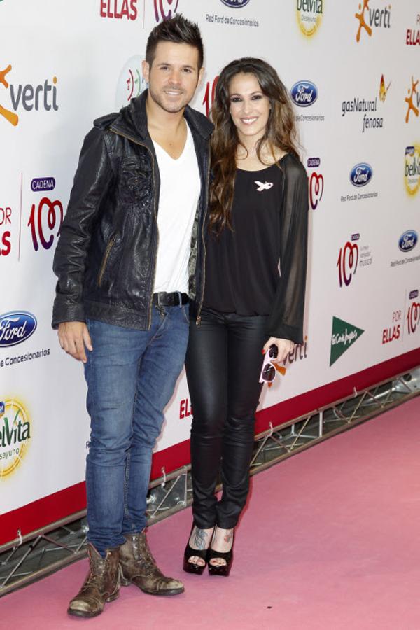 Pablo López y Malú juntos en el photocall del concierto benéfico de Cadena 100.