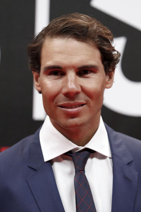 Rafa Nadal empezó a sufrir los efectos de la caida del pelo y le puso solución haciendo un implante capilar.