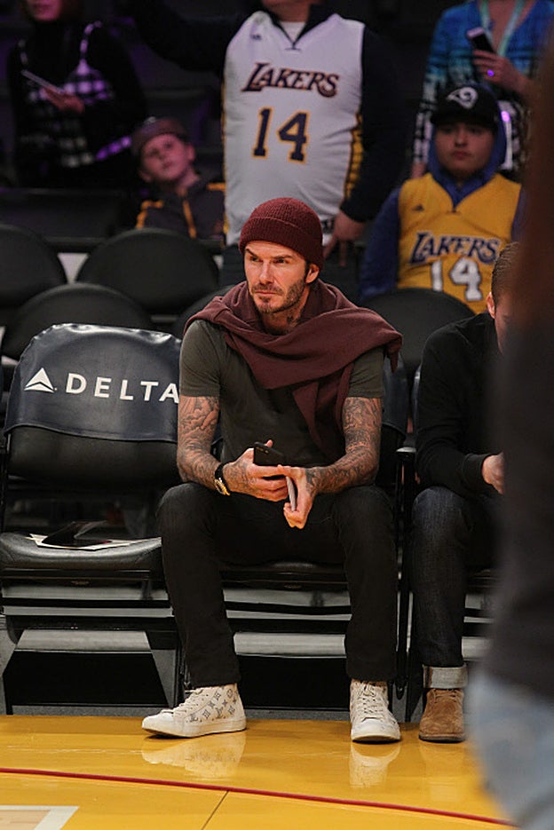 David Beckham, con gorro granate