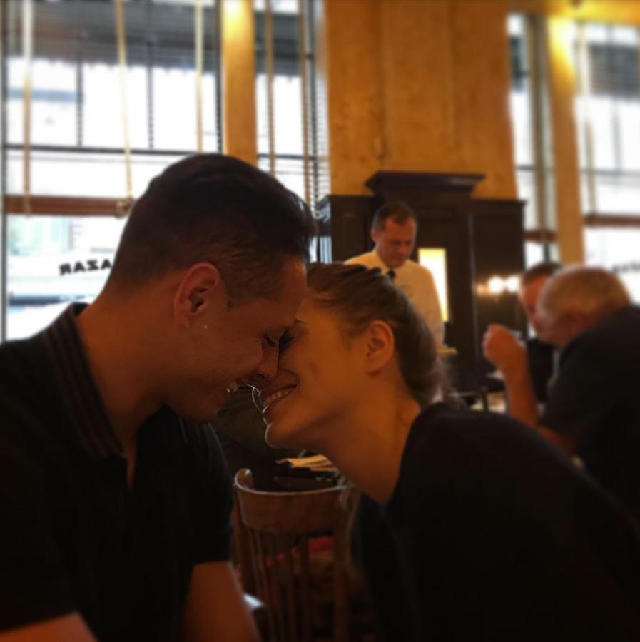 Chicharito y Andrea Duro están de lo más enamorados. Su seguidores son testigos de ello.