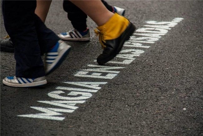 'Magia en las pisadas' es una de las frases que formó parte de la iniciativa 'Madrid te comería a versos', de Boa Mistura, con fragmentos de canciones de Leiva y Rayden.