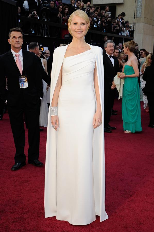 ¡Cómo olvidar a Gwyneth Paltrow en los Oscar de 2012! Su vestido, con capa y diseñado por Tom Ford, hizo historia y hasta Letizia ha llevado un diseño similar al suyo