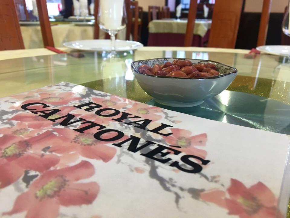 Royal Cantonés (más conocido como 'el chino de Usera'), está considerado por muchos como el mejor 'chino-chino' de España. Su cocina tradicional cantonesa lo avala. Dónde: C/ Olvido, 92, Madrid.