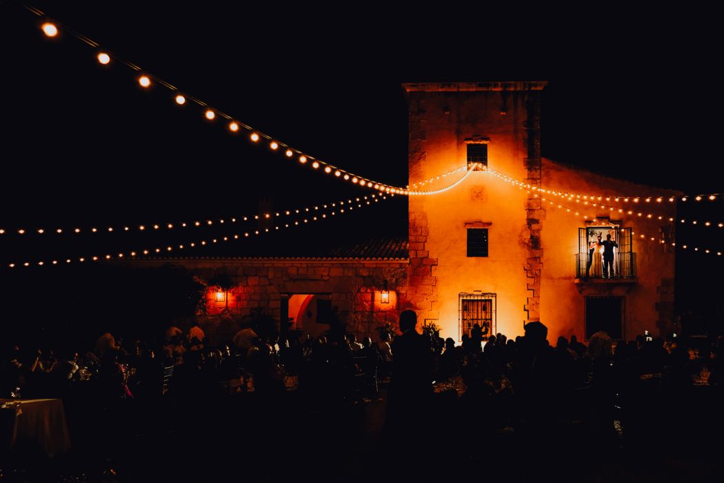 Nos encantan las luces de verbena y el juego que dan durante el baile...
