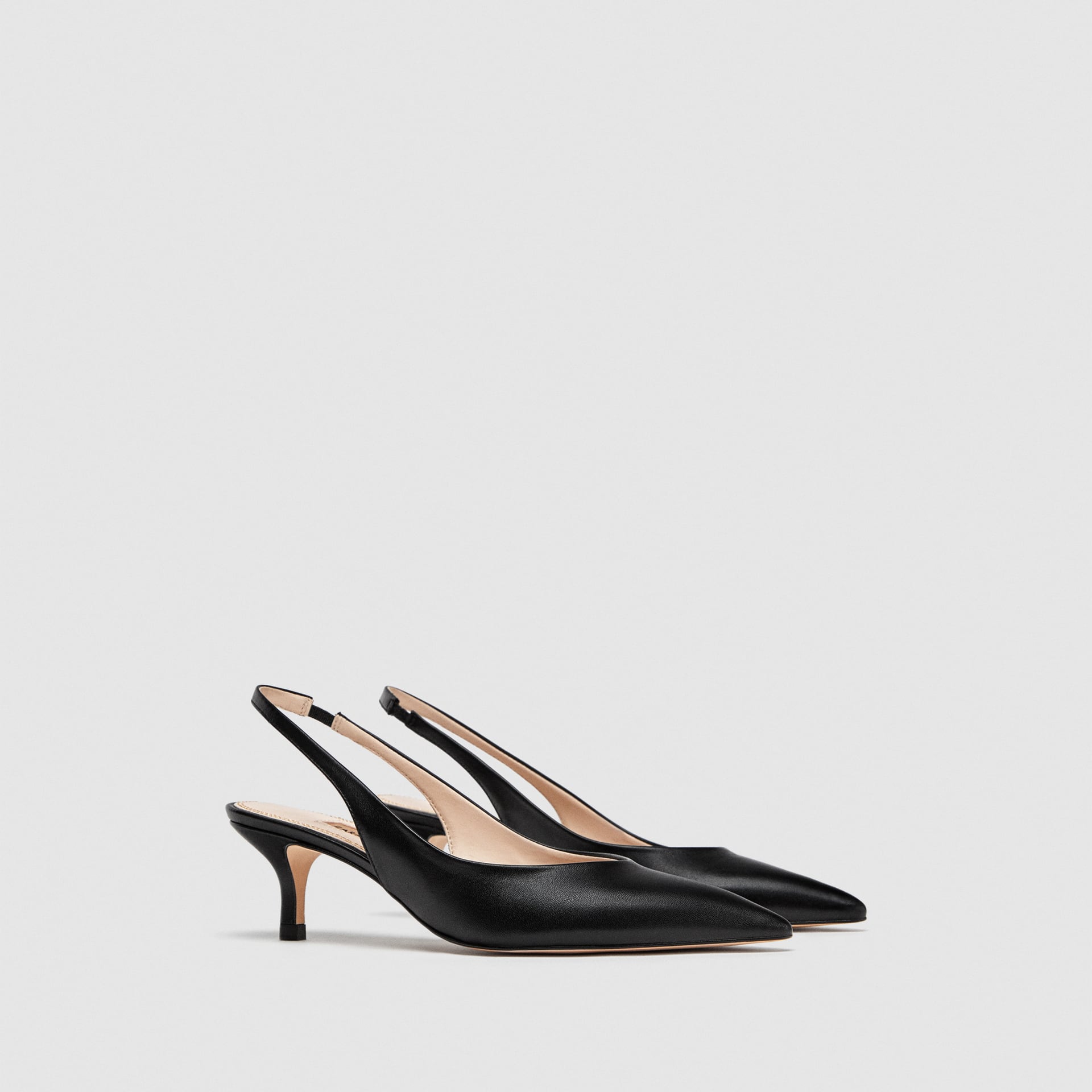 Zapato destalonado de Zara: 39,95 euros.