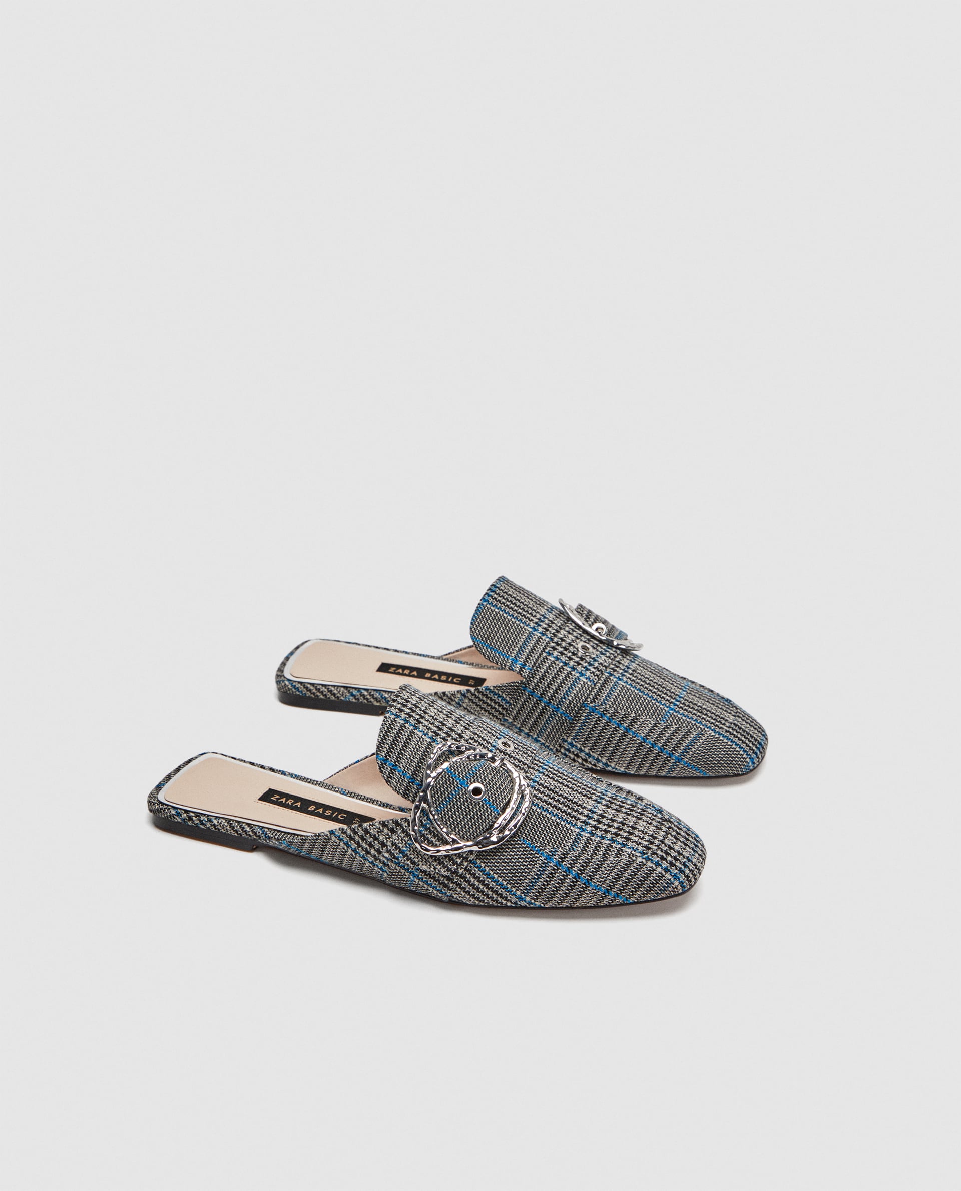 Mule con hebilla, de Zara: 25,95 euros.