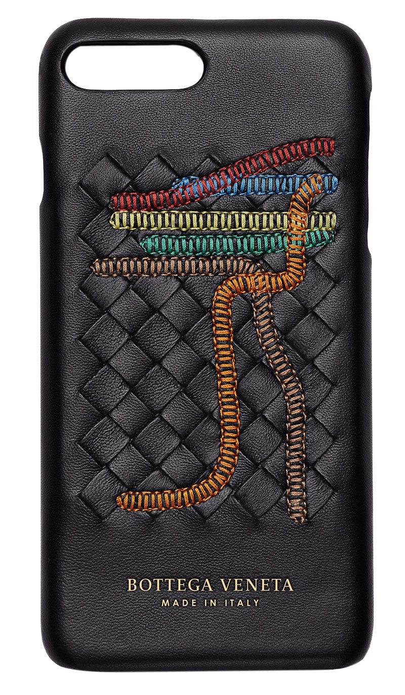 Para una ocasión tan especial, la fi rma presentó esta colección con el skyline y el plano del metro