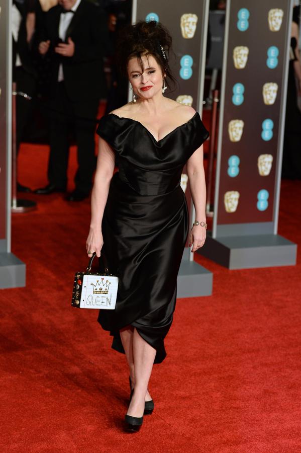 Helena Bonham Carter fue fiel a su estilo y volvió a apostar por Vivian Westwood para firmar un vestido que es de lo peorcito que vimos en la 'red carpet'. Eso sí, queremos su bolso de reina...