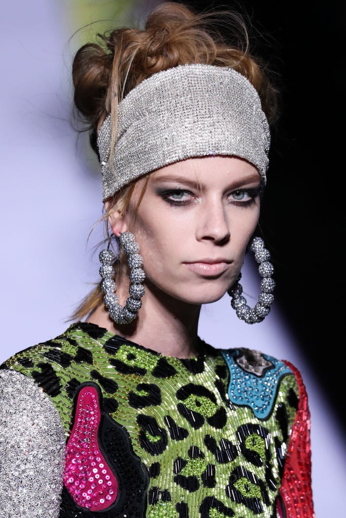 Las cintas anchas se pueden usar tanto en melenas sueltas como con recogidos.