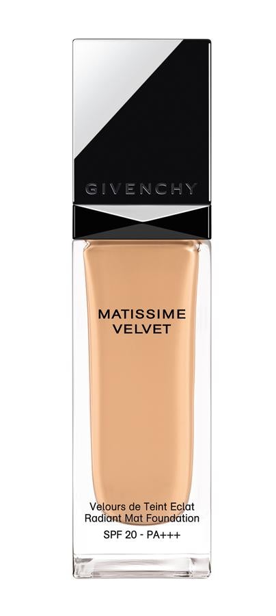 Matissime Velvet de Givenchy. Una base de maquillaje fluida, totalmente mate y ligera para pieles normales a grasas. Con canela y jengibre que regulan la producción de sebo. (49,50€)