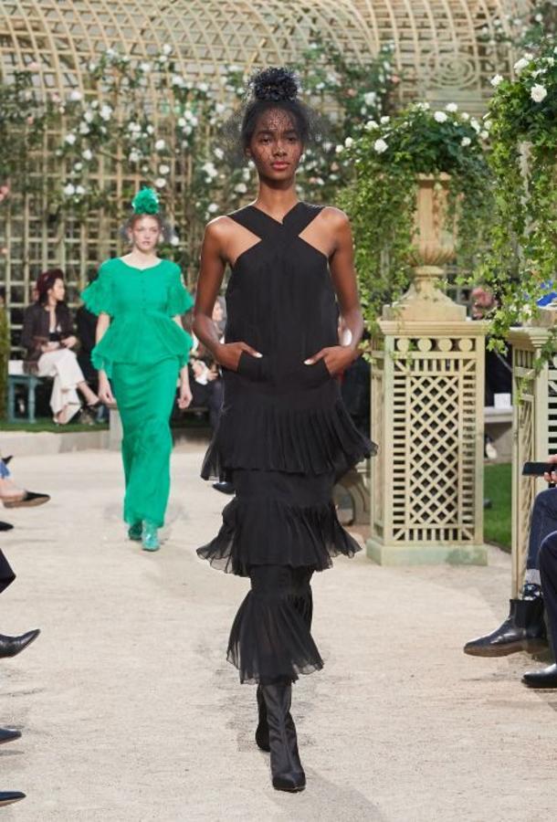 Emma Watson podría haber llevado este bonito Chanel Alta Costura de estilo vintage...