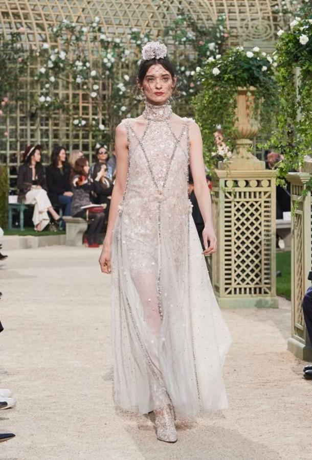 O este diseño 'wedding style' de Chanel si el blanco hubiera mandado en la alfombra roja.