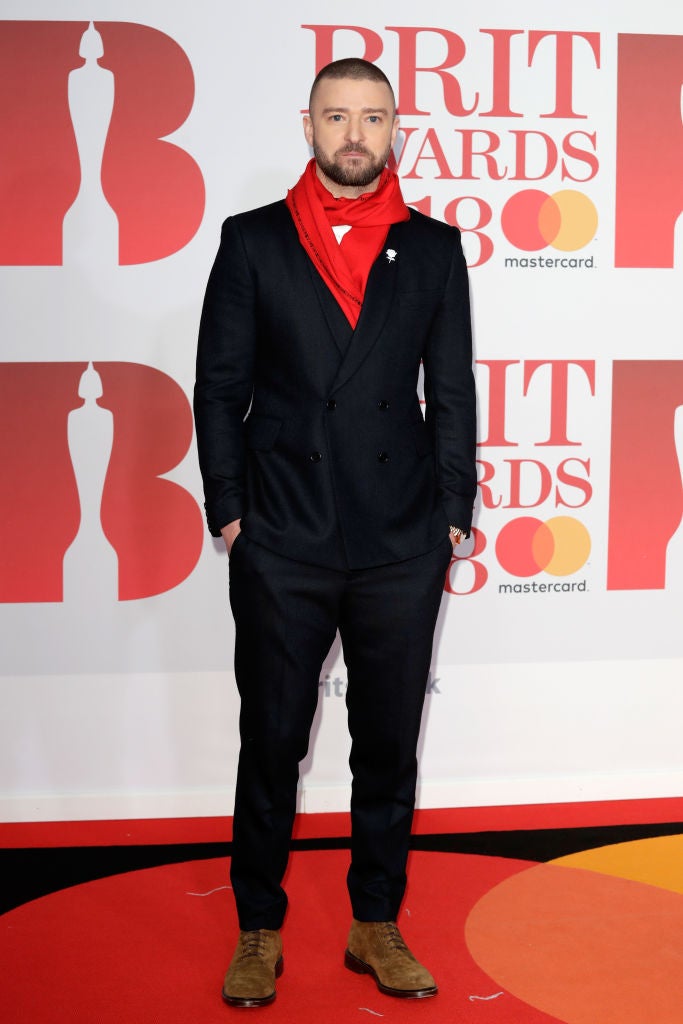 Nos declaramos fans incondicionales de Justin Timberlake y su look para ir a los San Fermines... o a los Brit Awards.