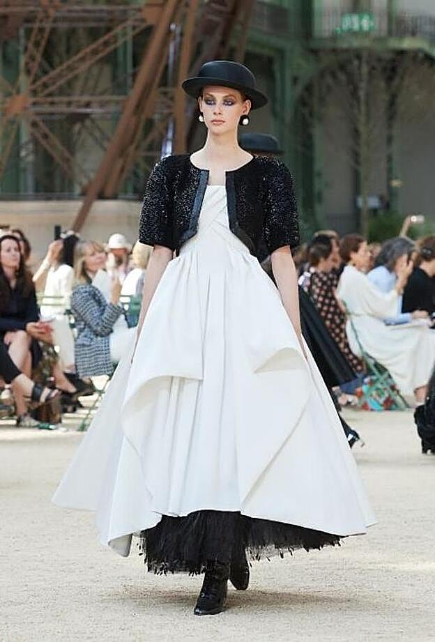 Galería. Pincha en la foto del desfile de Chanel para ver nuestra quiniela de vestidos.