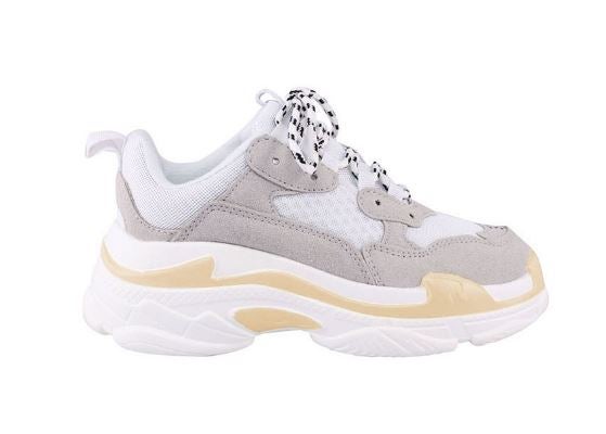 Zapatillas blancas de estilo noventero de Jessica Buurman (88,5 euros)