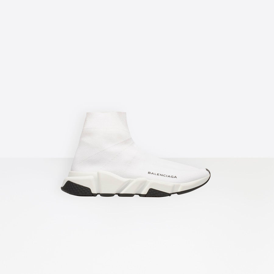 Otra de las zapatillas más buscadas de Balenciaga (y más clonada) es el modelo Speed Runner High, que cuesta 560 euros. Disponible en negro, blanco y rojo.