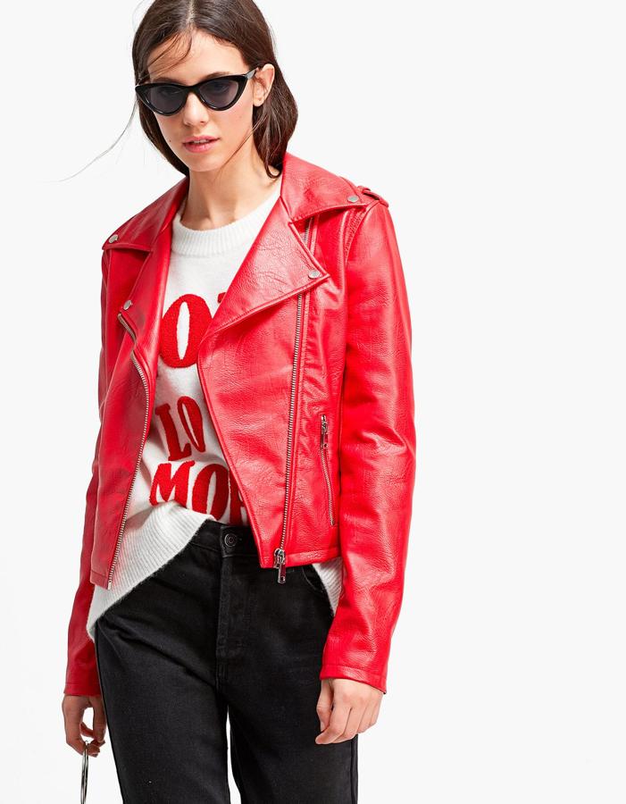 Chaqueta biker efecto piel de Stradivarius: 29,99 euros.
