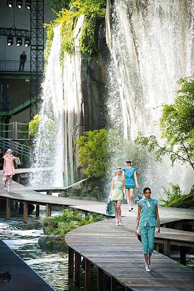 Pasarela de cascada de Chanel