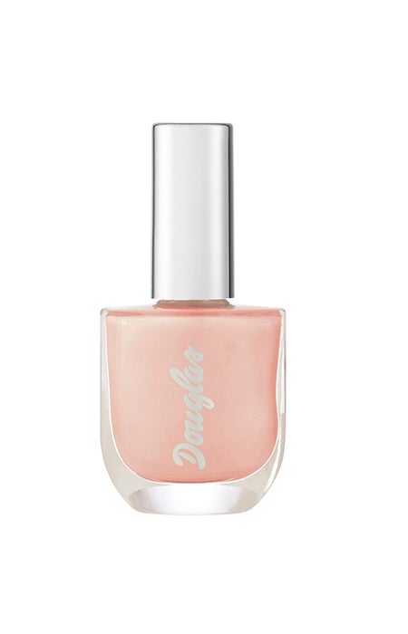 Laca de uñas de Douglas Collection. Acabado brillante y de larga duración en colores nude como este rosa. (4,95€)