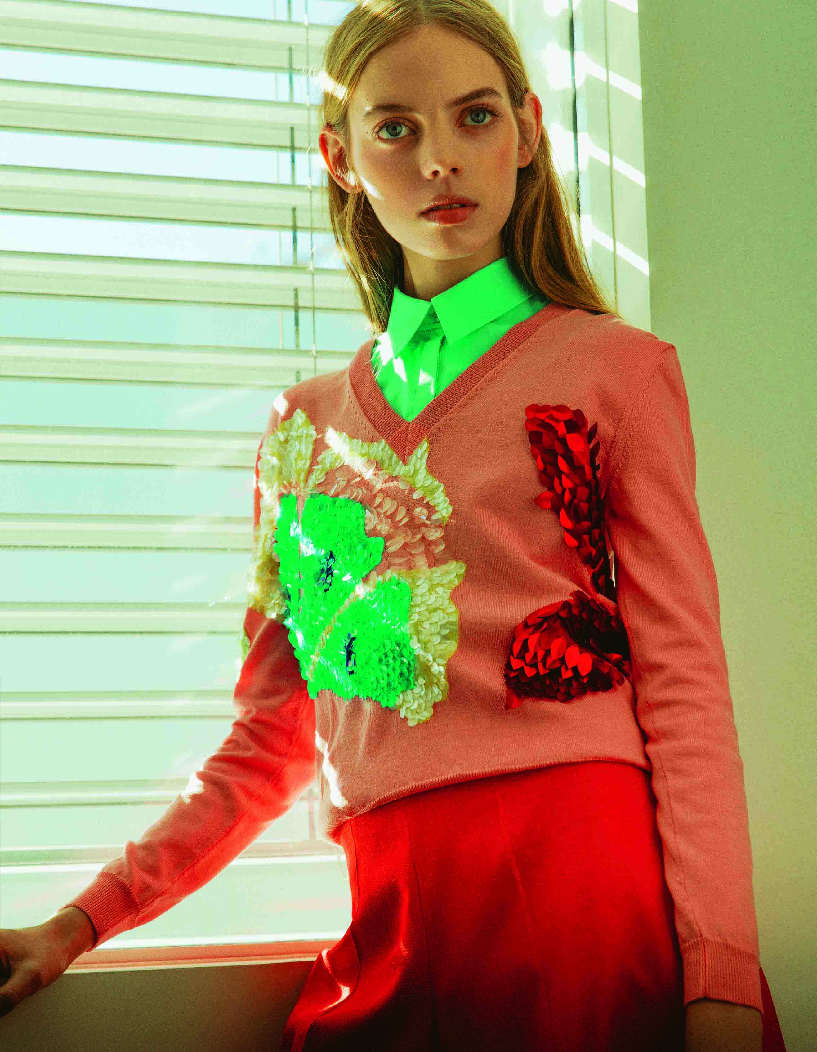 Camisa, jersey con paillettes y falda, todo de Delpozo.