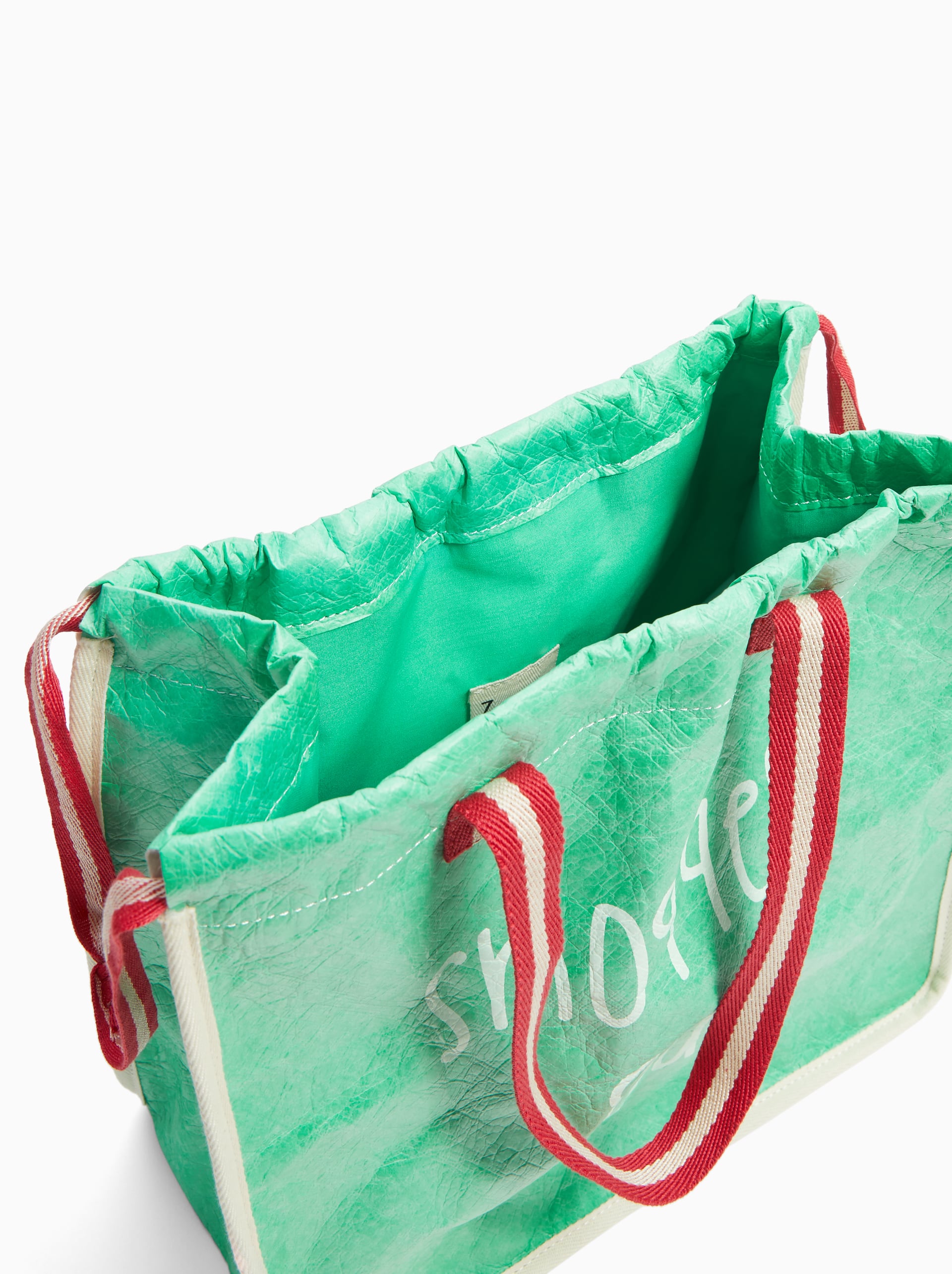 Shopper efecto piel de Zara Kids: 19,95 euros.