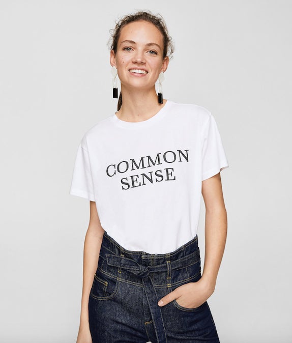 Camiseta common sense de Mango: 12,99 euros.