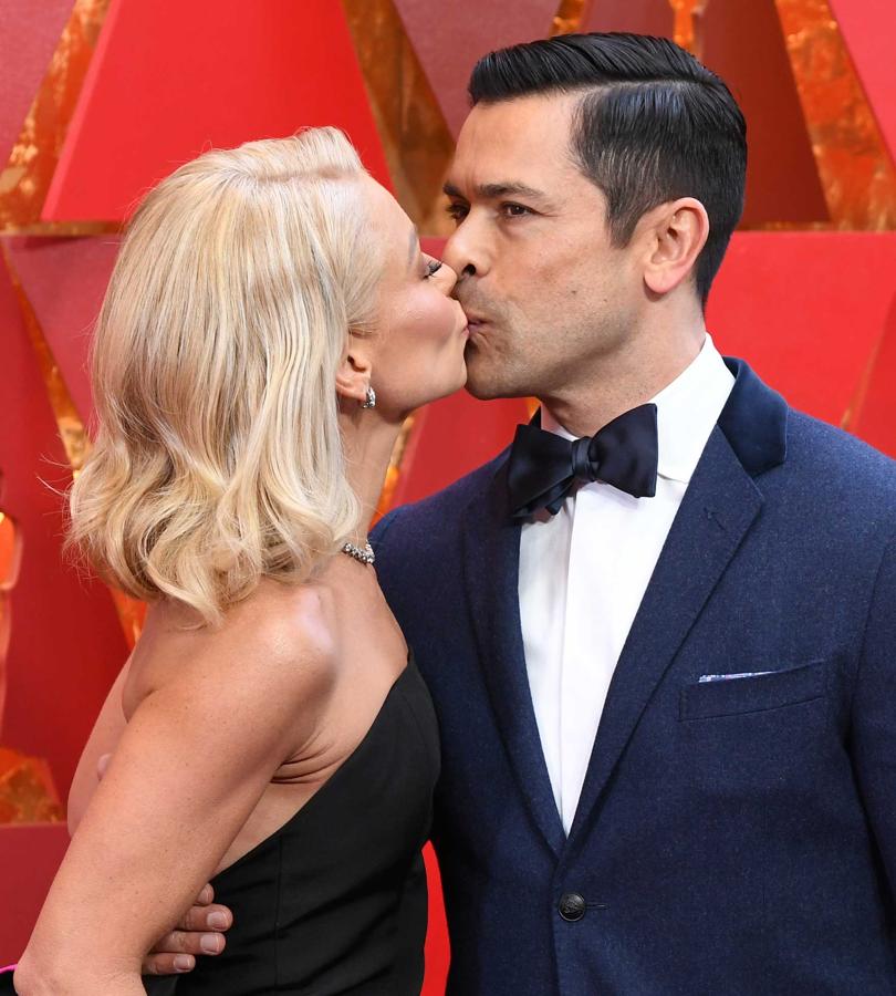 Kelly Ripa y Mark Consuelos también han demostrado su amor.