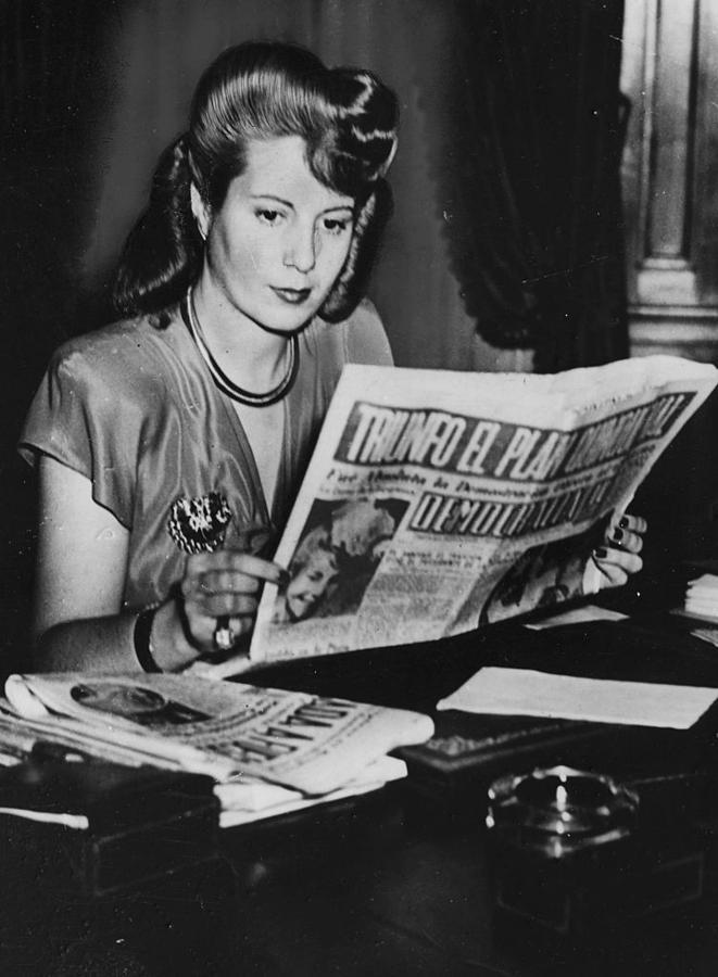 Eva Perón fue una de las mujeres políticas que luchaban por los derechos de los trabajadores y de la mujer.