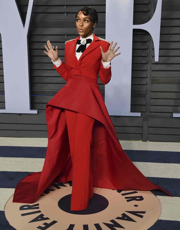Janelle Monae sorprende con el look elegido para asistir a la fiesta de 'Vanity Fair' para celebrar los Premios Oscar 2018.