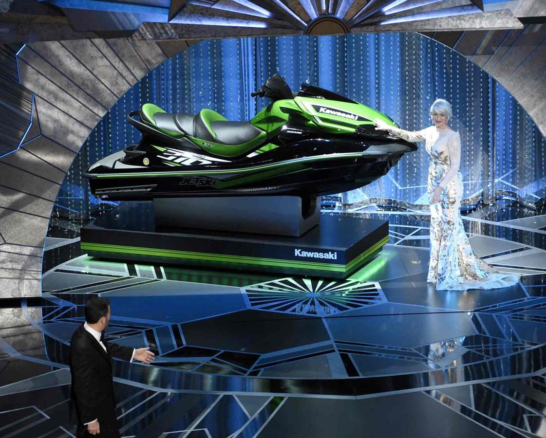 Al comenzar la gala, Jimmy Kimmel prometió una moto de agua al premiado que hiciese el discurso más breve. Y lo cumplió.