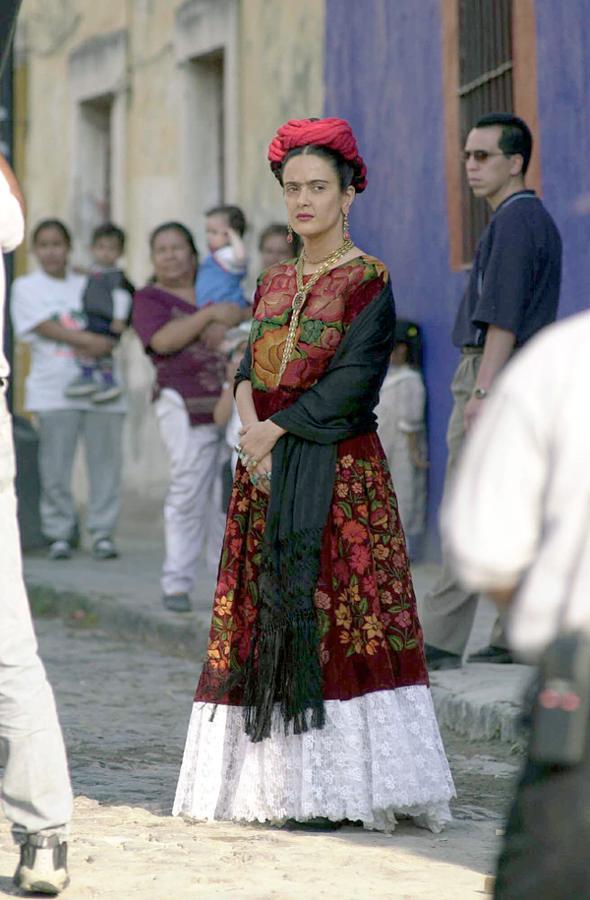 En una misma imagen dos feministas. Frida Khalo es interpretada por Selma Hayek.