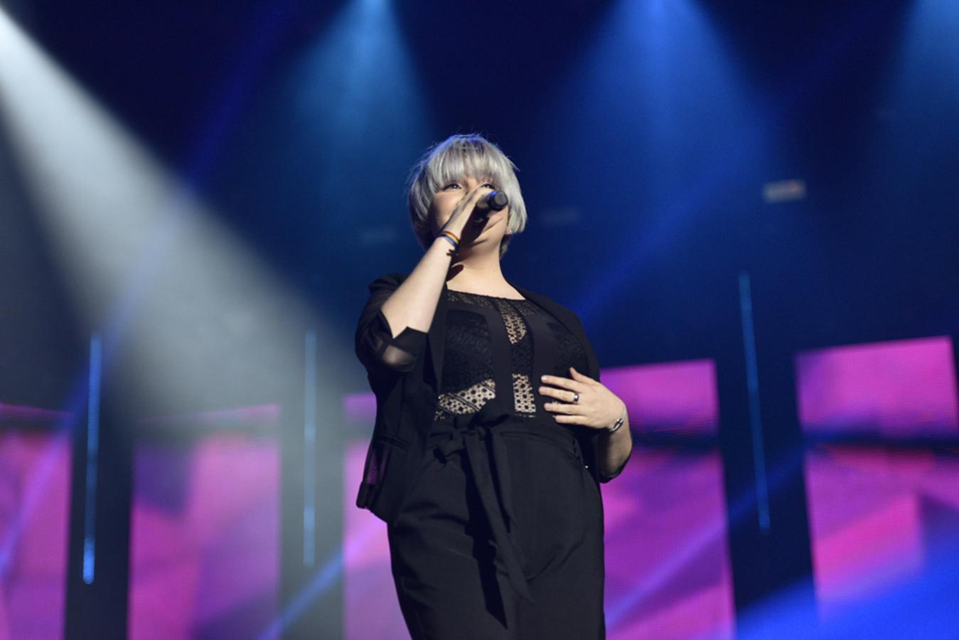 Marina, una de las primeras expulsadas de OT 2017, canta en solitario 'The Voice Within'.