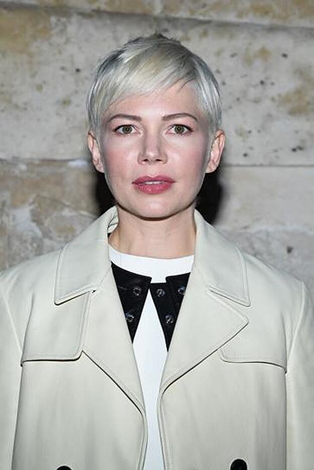 Michelle Williams con pixie platino.