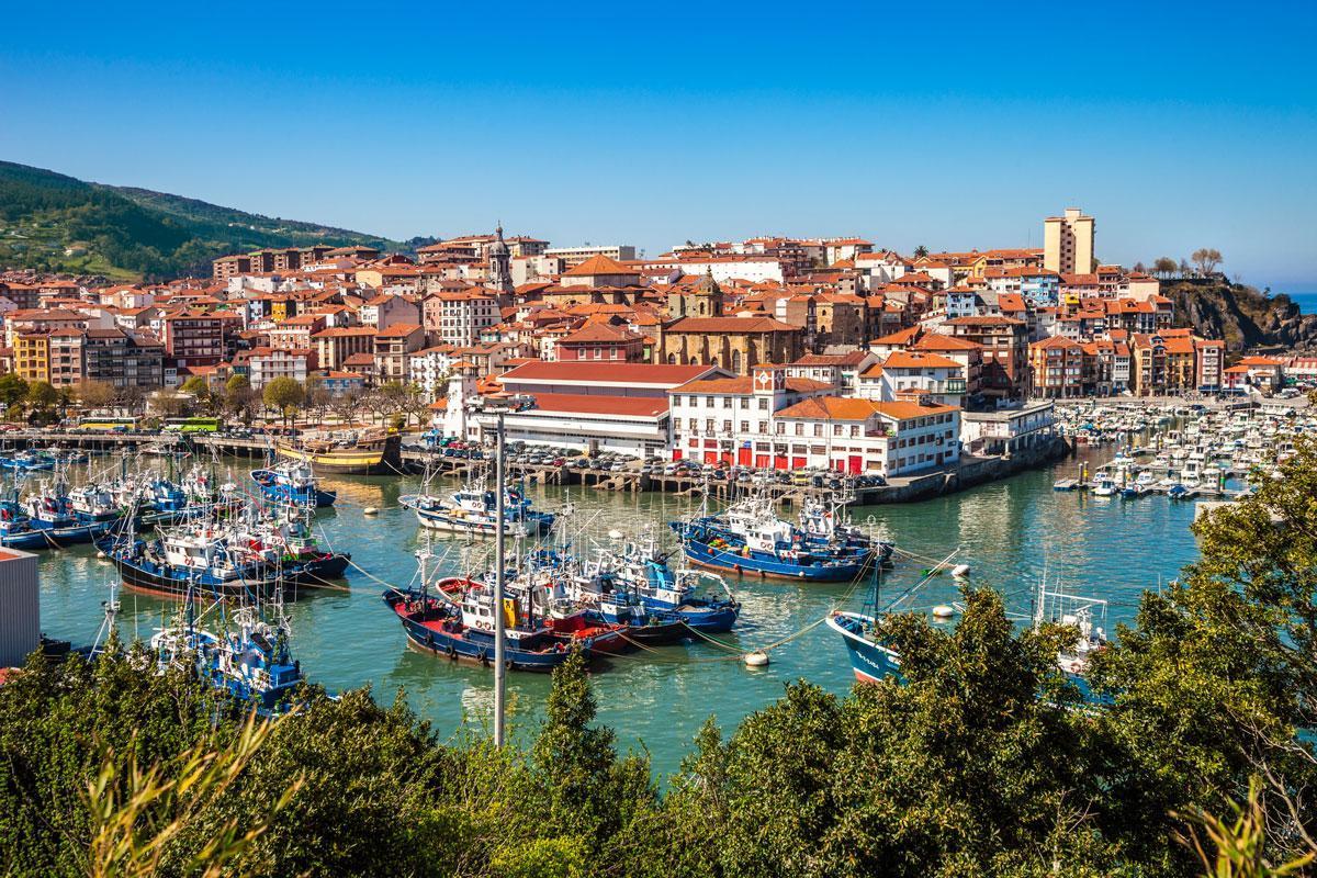 Bermeo, Vizcaya: Un pequeño pueblecito costero con mucho encanto que guarda su mejor carta: desde allí puedes visitar el mirador de Gaztelugatxe, set de rodaje de Juego de Tronos.