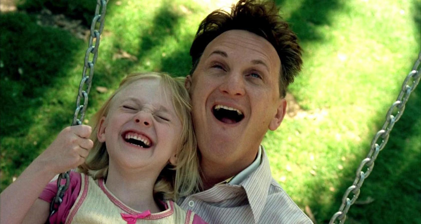 Sean Penn es un padre con discapacidad que lucha para que la ley no le quite a su hija. ¡Es una película preciosa! 'Yo soy Sam'.
