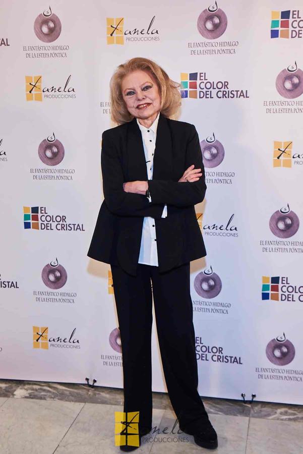 Mayra Gómez Kemp atiende a los fotógrafos antes de la proyección de 'El fantástico hidalgo de la estepa póntica'.