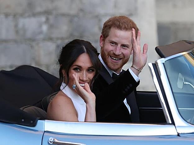 Meghan Markle se ha puesto un anillo que perteneció a Lady Di: ese ha sido el regalo que Harry le ha hecho por su boda.
