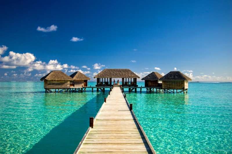 Formada por once villas privadas y abrazada por el mar más puro que hayas visto nunca. Un paseo romántico por su fina arena, una tarde de buceo o, simplemente, disfrutar del aire puro entre sus cocoteros son algunos de los planes que podréis hacer.