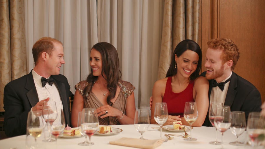 Los actores Laura Mitchell, Burgess Abernethy, Parisa Fitz-Henley y Murray Fraser como Kate Middleton, Príncipe Guillermo, Meghan Markle y el Príncipe Harry