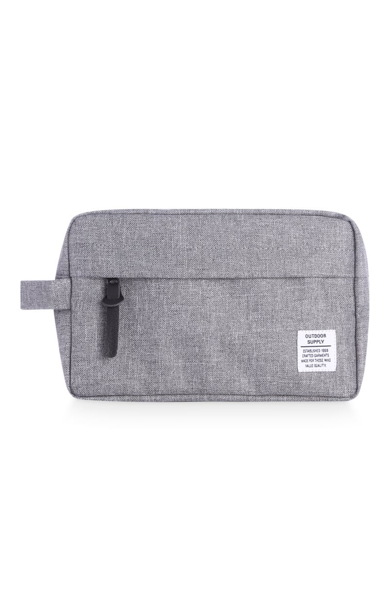 Y ya que os vais de viaje... ¿dónde va a meter todas sus cosas? Este neceser es el accesorio perfecto para su maleta. ¡Buen viaje! 6€