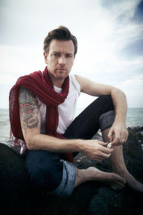 El actor Ewan McGregor tiene muchos tatuajes, alguno de ellos dedicado a sus hijos.