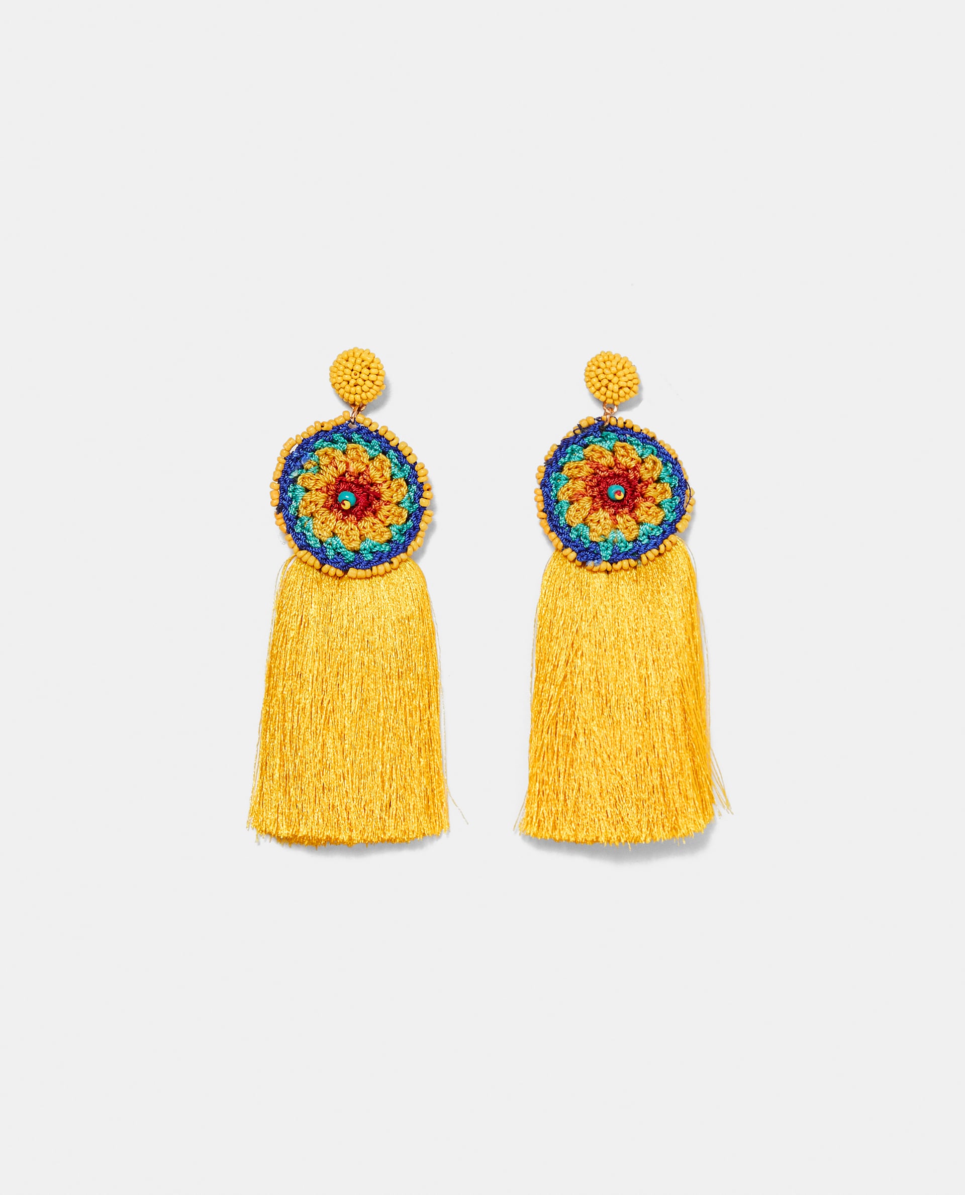Pendientes crochet y flecos de Zara: 12,95 euros.