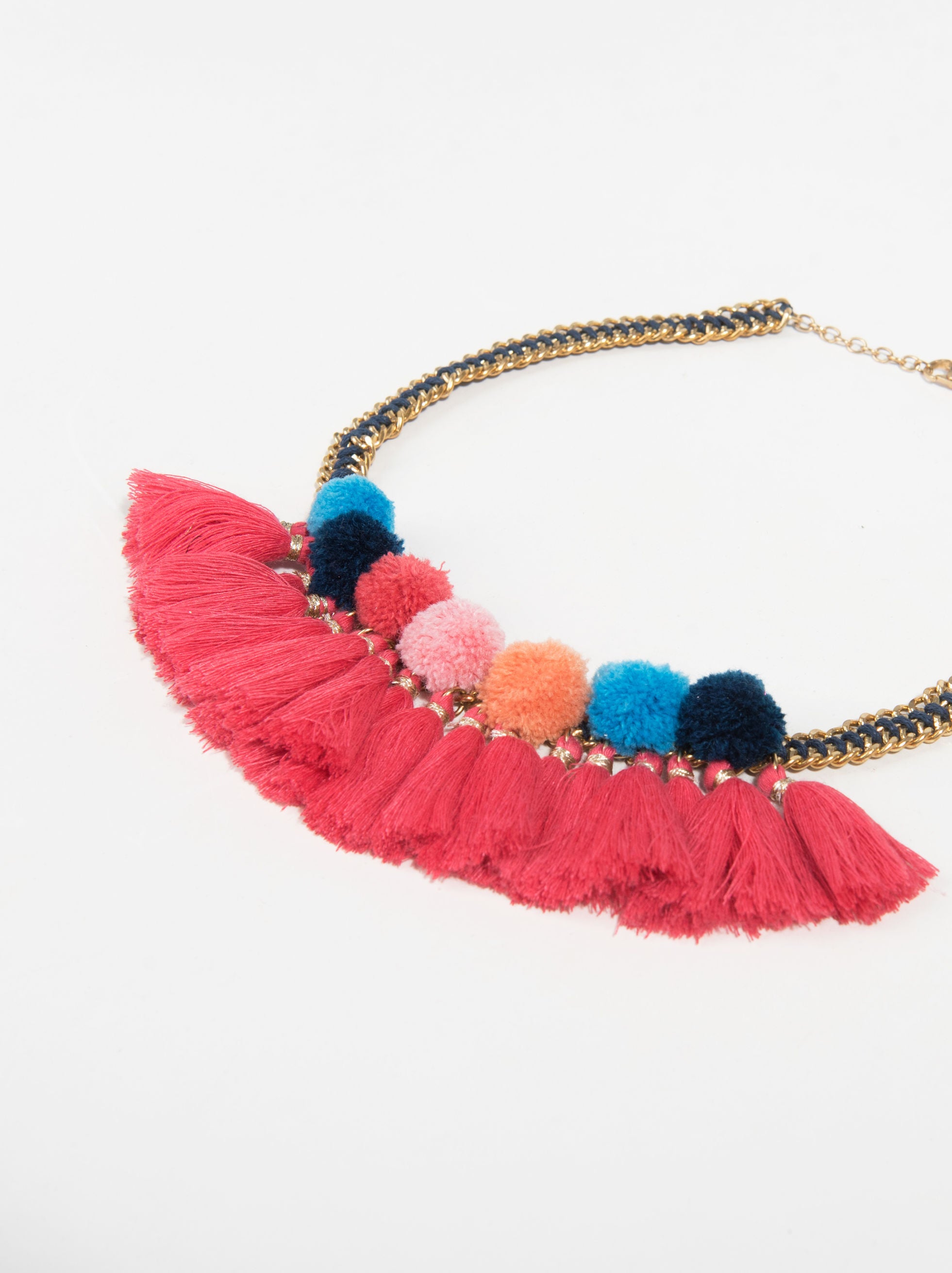 Collar de flecos multicolor de PArfois: 12,99 euros.
