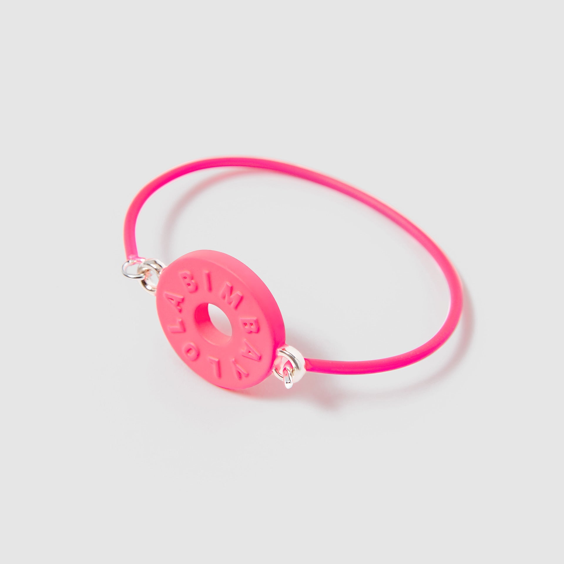 Pulsera rígida con lago en rosa de timba y Lola: 35 euros.