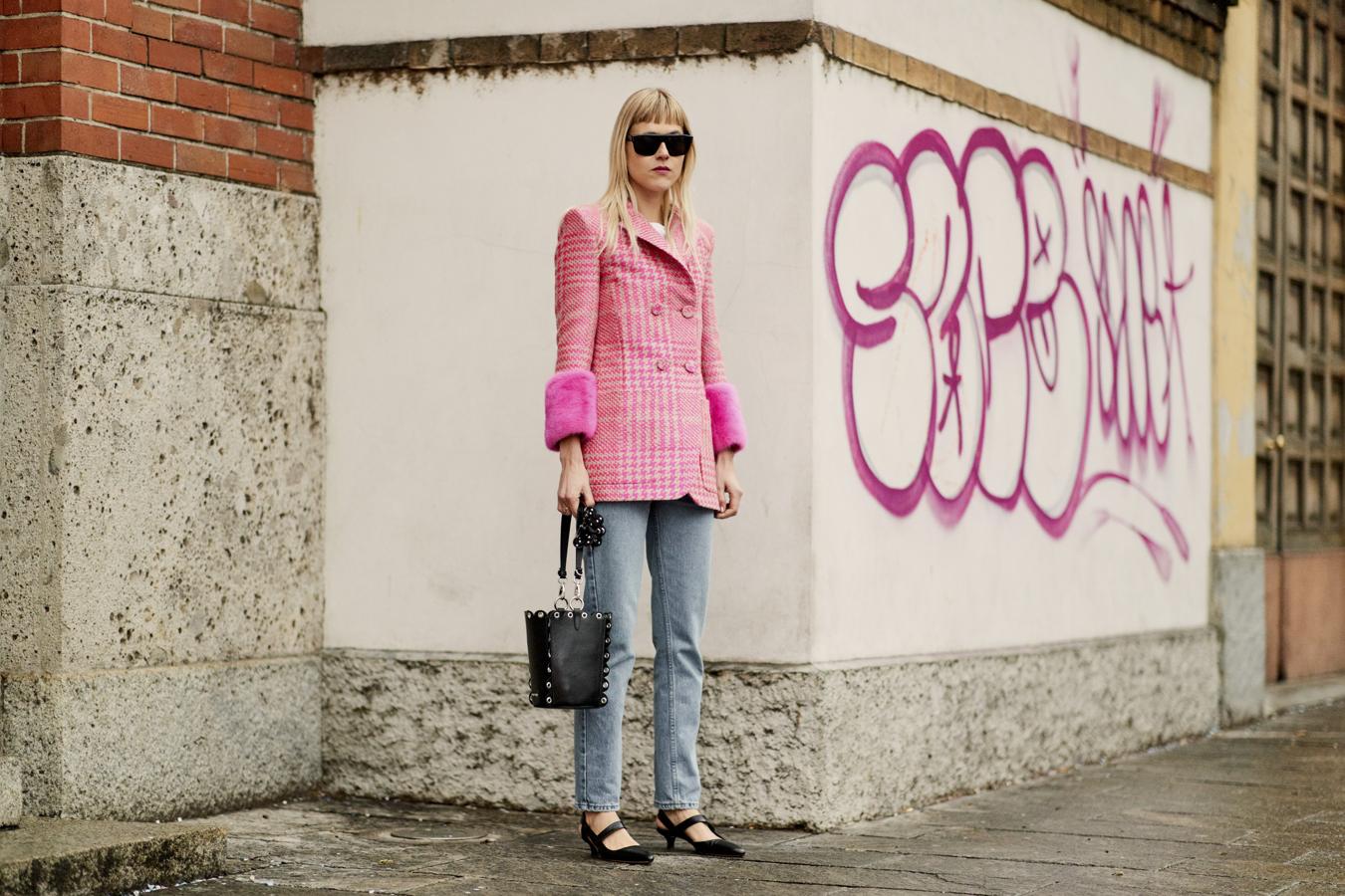 ¡Por fin te vas a poder poner zapatos destalonados sin helarte! Para tus looks 'working girl', combínalos con una chaqueta cruzada y jeans para restarle formalidad