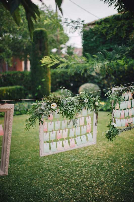 Idea de organización de mesas para una boda muy romántica.