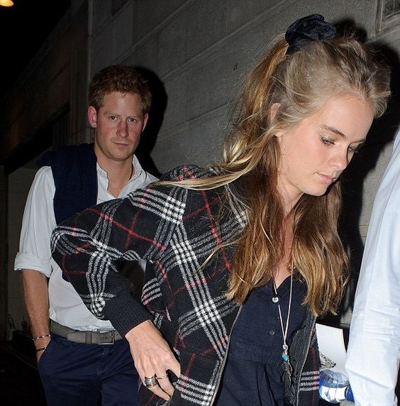 Cressida Bonas se adelantó a la tendencia. En 2014, cuando aún salía con el príncipe Harry, Cressida Bonas se dejó ver con coleteros de tela bastante grandes, en consonancia con su fantástica y voluminosa melena. En realidad, es un adorno que no ha terminado de salir del repertorio de las estupendas “niñas bien”.
